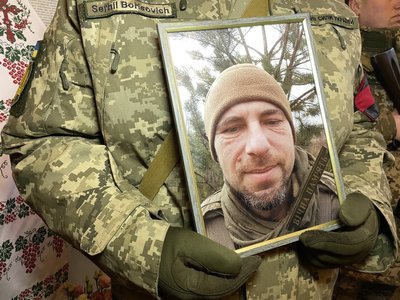 У Полтаві планують встановити меморіальні дошки 14 полеглим захисникам У Полтаві планують встановити меморіальні дошки 14 полеглим захисникам