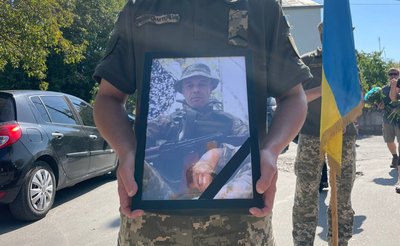 У Тернополі попрощалися з військовослужбовцем Русланом Новаковським У Тернополі попрощалися з військовослужбовцем Русланом Новаковським