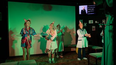 "Відчути театр": у Сумах представили першу виставу для глядачів з вадами слуху "Відчути театр": у Сумах представили першу виставу для глядачів з вадами слуху