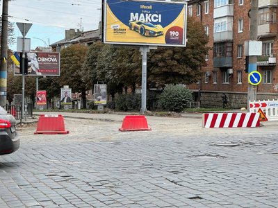 Обмеження руху на вулиці Ясській у Чернівцях Обмеження руху на вулиці Ясській у Чернівцях