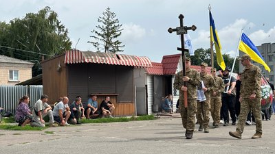 Сімох захисників провели в останню путь на Чернігівщині 18 липня Сімох захисників провели в останню путь на Чернігівщині 18 липня