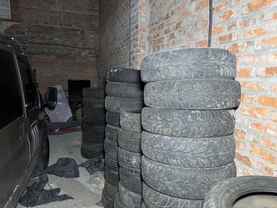У Полтаві водії "перевзувають" автівки: чи здорожчала послуга У Полтаві водії "перевзувають" автівки: чи здорожчала послуга