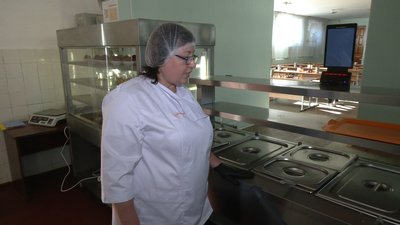 Учні початкових класів почали безплатно їсти у 50 громадах Рівненської області Учні початкових класів почали безплатно їсти у 50 громадах Рівненської області