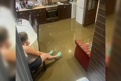 Підтоплена квартира на вулиці Буковинській у Чернівцях Підтоплена квартира на вулиці Буковинській у Чернівцях