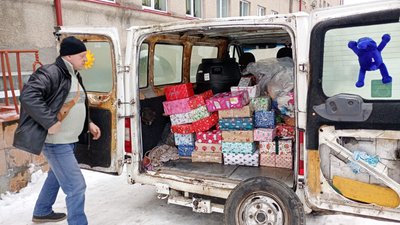 волонтери привезли подарунки волонтери привезли подарунки