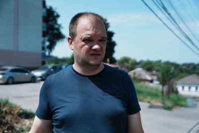 "Ця вигрібна яма нічийна": Хто має відповідати за витік стоків у приватному секторі на вул. Чорновола у Сумах