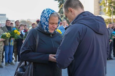 У Житомирі родинам загиблих захисників вручили державні нагороди У Житомирі родинам загиблих захисників вручили державні нагороди