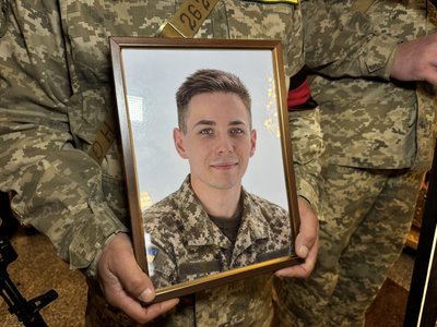 У Полтаві попрощалися із двома захисниками, які полягли на фронті У Полтаві попрощалися із двома захисниками, які полягли на фронті