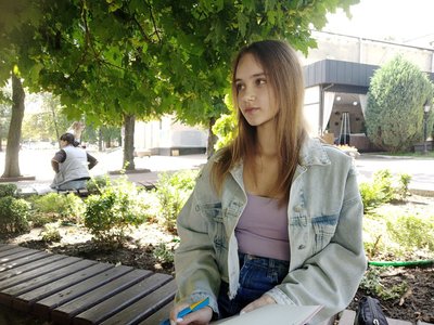 Випускниця Ульяна Рижак здала НМТ з англійської та історії на 200 балів Випускниця Ульяна Рижак здала НМТ з англійської та історії на 200 балів