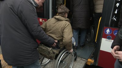 Військовослужбовець, Франківськ, громадський транспорт Військовослужбовець, Франківськ, громадський транспорт