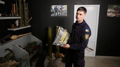 Піротехнік Олександр Осадчий показав залишок російського БПЛА "Герань-2", 6 лютого 2026 Піротехнік Олександр Осадчий показав залишок російського БПЛА "Герань-2", 6 лютого 2026
