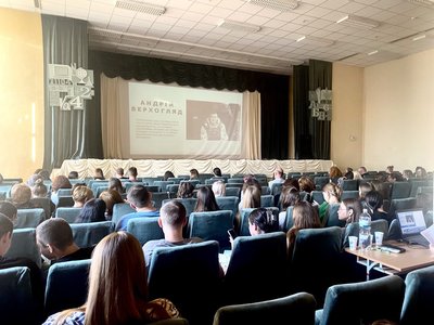 Вечір пам'яті проводили у ліцеї, випускником якого був Андрій Верхогляд Вечір пам'яті проводили у ліцеї, випускником якого був Андрій Верхогляд