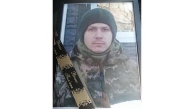 На Чернігівщині поховали двох захисників: Віталія Єременка та Володимира Пустовойта На Чернігівщині поховали двох захисників: Віталія Єременка та Володимира Пустовойта