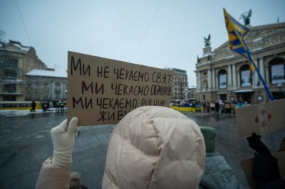 Понад 1,5 року у полоні: у Львові рідні захисників Маріуполя вийшли на акцію Понад 1,5 року у полоні: у Львові рідні захисників Маріуполя вийшли на акцію