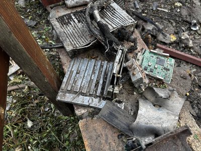 Уламки БпЛА, який влучив у Холодногірському районі Харкова Уламки БпЛА, який влучив у Холодногірському районі Харкова