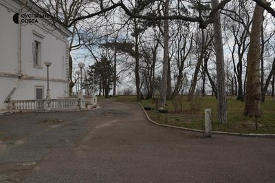 Місце фотосесій чи пам’ятка під загрозою: що відбувається з дачею Ашкеназі та колишнім санаторієм Чкалова в Одесі Місце фотосесій чи пам’ятка під загрозою: що відбувається з дачею Ашкеназі та колишнім санаторієм Чкалова в Одесі