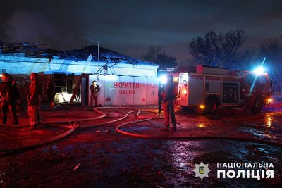 РФ вдарила по відділенню "Нової пошти" на Донеччині: є загиблі та поранені РФ вдарила по відділенню "Нової пошти" на Донеччині: є загиблі та поранені