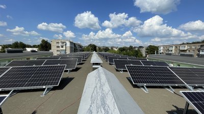 Сонячна електростанція на даху дитячої лікарні у Харкові, 19 липня 2024 року Сонячна електростанція на даху дитячої лікарні у Харкові, 19 липня 2024 року