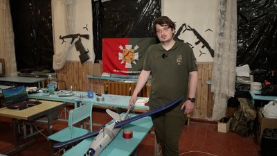 "Здатен уражати противника та перехоплювати БпЛА": у навчальному центрі на Чернігівщині розповіли про особливості дрона Hot Dog "Здатен уражати противника та перехоплювати БпЛА": у навчальному центрі на Чернігівщині розповіли про особливості дрона Hot Dog