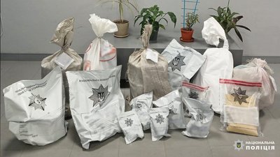 На Чернігівщині поліцейські вилучили у чоловіка 5 кілограмів наркотиків На Чернігівщині поліцейські вилучили у чоловіка 5 кілограмів наркотиків