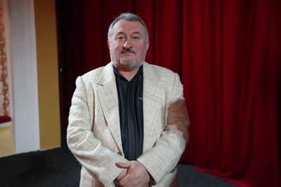 "Ми намагаємось лікувати душі дітей": як під час війни працює сумський театр для дітей та юнацтва "Ми намагаємось лікувати душі дітей": як під час війни працює сумський театр для дітей та юнацтва
