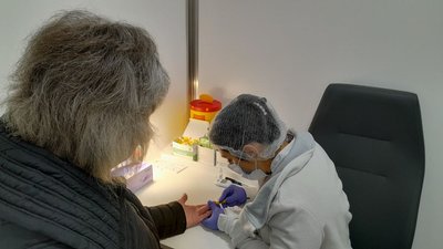 Перевірити здоров'я та вакцинуватися Перевірити здоров'я та вакцинуватися