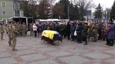 З військовим Віталієм Волкошовцем попрощались у Рівному З військовим Віталієм Волкошовцем попрощались у Рівному