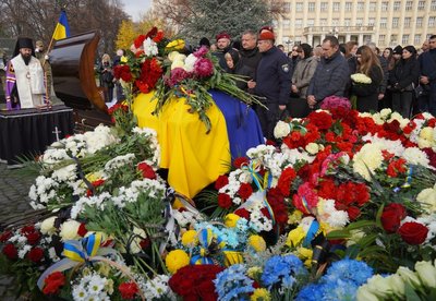 В Ужгороді попрощалися із загиблим захисником, поліцейським Юрієм Василиженком В Ужгороді попрощалися із загиблим захисником, поліцейським Юрієм Василиженком