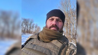 На Чернігівщині попрощалися з двома військовими ЗСУ — Ігорем Кошелем та Олександром Дерюгою На Чернігівщині попрощалися з двома військовими ЗСУ — Ігорем Кошелем та Олександром Дерюгою