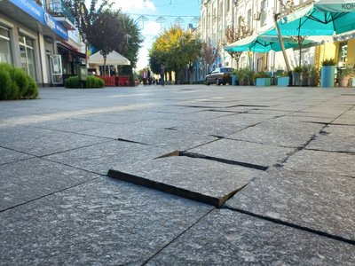 У Житомирі ремонтуватимуть плитку на центральній пішохідній вулиці міста У Житомирі ремонтуватимуть плитку на центральній пішохідній вулиці міста