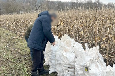 Підозрюють у трудовій експлуатації людей з інвалідністю: на Вінниччині затримали двох працівників інтернату Підозрюють у трудовій експлуатації людей з інвалідністю: на Вінниччині затримали двох працівників інтернату