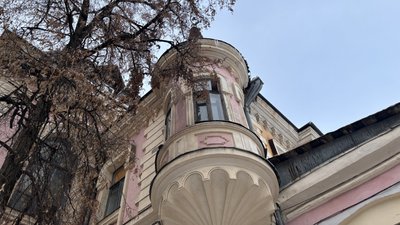 "Пряничний будиночок" на Максиміліанівській, 11 у центрі Харкова "Пряничний будиночок" на Максиміліанівській, 11 у центрі Харкова