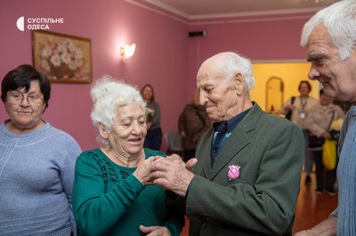 "Дуже радий дружині": на Одещині одружилася пара переселенців, яким за 70