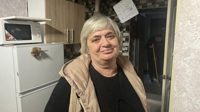 Переселенка з Липців Наталія Саніна в пошкодженій квартирі Переселенка з Липців Наталія Саніна в пошкодженій квартирі
