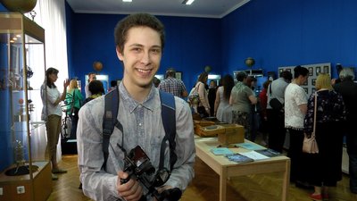 "Погляд у всесвіт": в Житомирі відкрили виставку астрономічних приладів з приватної колекції