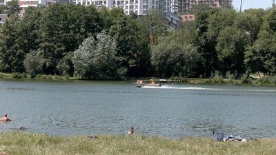 Спека у Вінниці: як містяни рятуються від високих температур Спека у Вінниці: як містяни рятуються від високих температур