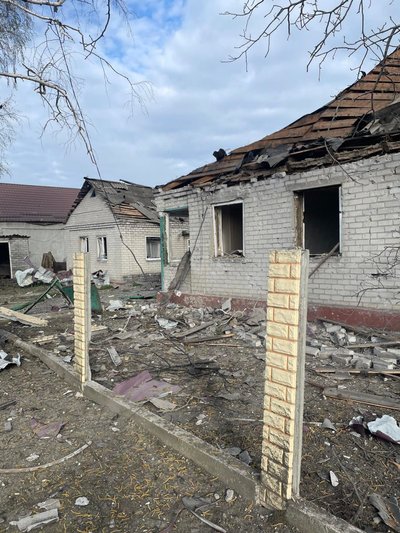 "За сантиметри від голови": уламок "шахеда" пробив подушку, на якій спала матір із півторарічною дитиною "За сантиметри від голови": уламок "шахеда" пробив подушку, на якій спала матір із півторарічною дитиною