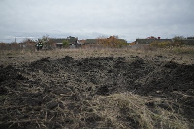 “Нам потрібна допомога, я сама не відновлю будинок”: війська РФ вдарили КАБами по Стецьківці “Нам потрібна допомога, я сама не відновлю будинок”: війська РФ вдарили КАБами по Стецьківці