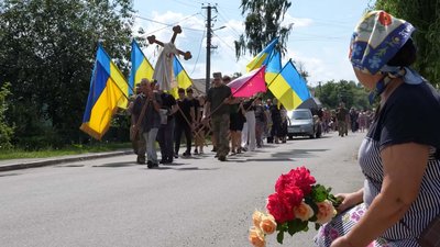 Двох загиблих захисників поховали на Чернігівщині — Сергія Подоляка та Олега Черниша Двох загиблих захисників поховали на Чернігівщині — Сергія Подоляка та Олега Черниша