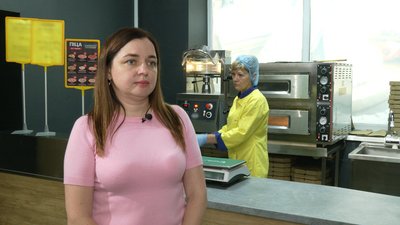 Підприємиця Оксана Халимон, яка отримала грант і у Ріпках на Чернігівщині відкрила піцерію Підприємиця Оксана Халимон, яка отримала грант і у Ріпках на Чернігівщині відкрила піцерію
