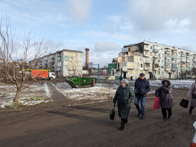 Вивозять речі та шукають тварин: що відбувається на місці влучання ракети по будинку у Полтаві Вивозять речі та шукають тварин: що відбувається на місці влучання ракети по будинку у Полтаві