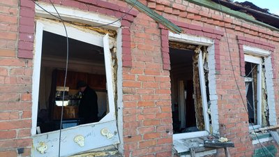 Слов'янськ пошкоджений приватний будинок через удар армії РФ 7 березня 2025 року Слов'янськ пошкоджений приватний будинок через удар армії РФ 7 березня 2025 року