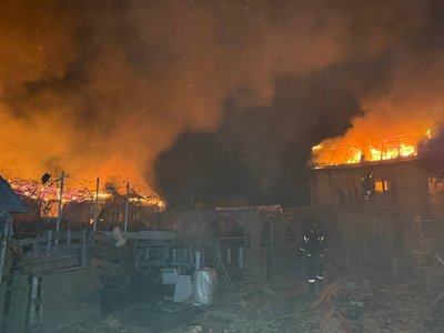 Через атаку дронів РФ у передмісті Одеси палають приватні будинки, пошкоджена енергоінфраструктура Через атаку дронів РФ у передмісті Одеси палають приватні будинки, пошкоджена енергоінфраструктура