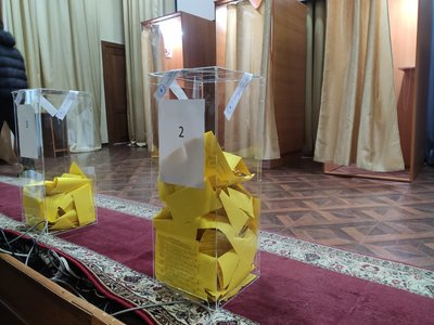 урни, бюлетені урни, бюлетені