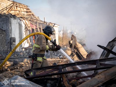 В Одесі пролунали вибухи, у частині міста зникло світло