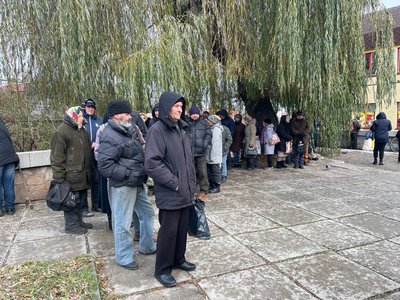 Черга за обідом у Рівному