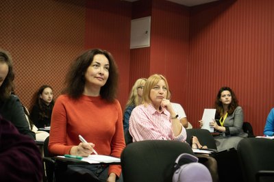 "Почни власну справу": в Івано-Франківську провели бізнес-тренінг для переселенців та місцевих "Почни власну справу": в Івано-Франківську провели бізнес-тренінг для переселенців та місцевих