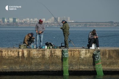Купання, прогулянки та риболовля: яким був початок оксамитового сезону в Одесі Купання, прогулянки та риболовля: яким був початок оксамитового сезону в Одесі