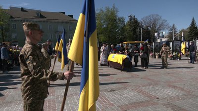 Із військовим Олександром Юрьєвим, якого вважали зниклим безвісти, попрощались у Рівному Із військовим Олександром Юрьєвим, якого вважали зниклим безвісти, попрощались у Рівному