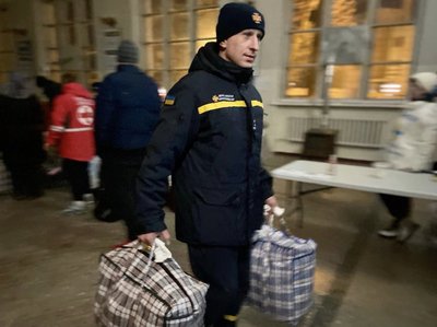 На Житомирщині зустріли 45 евакуаційний потяг із переселенцями з Донеччини На Житомирщині зустріли 45 евакуаційний потяг із переселенцями з Донеччини